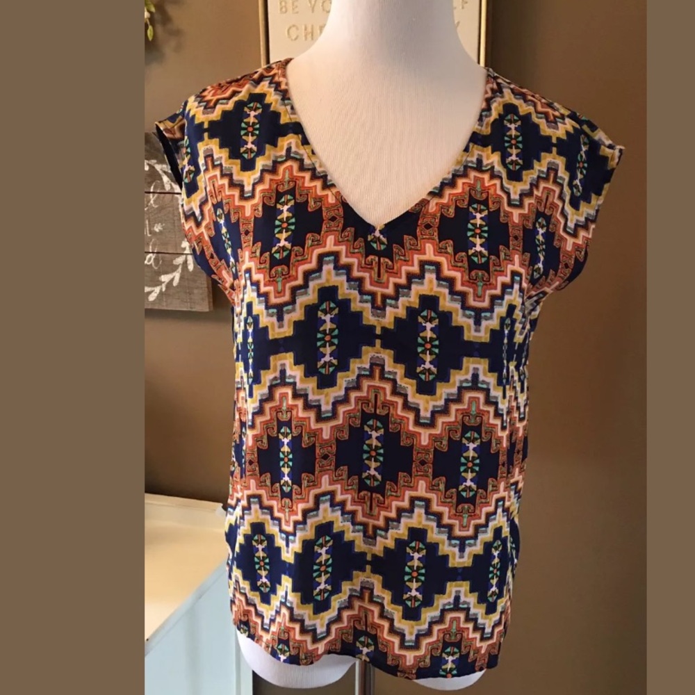 FINN & GRACE Authentic Print Sleeveless Blouse